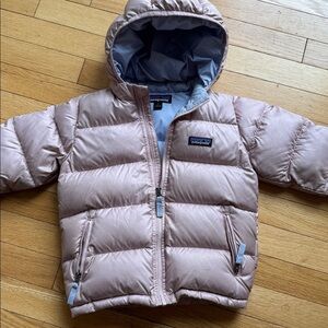 Girls Patagonia puffer coat 4t. Worn but great condition just needs spot clean!